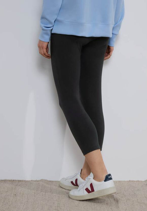 377496 BLACK 3/4 leggings from CECIL