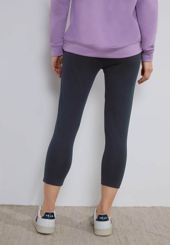 377496 Universal Blue 3/4 leggings from CECIL