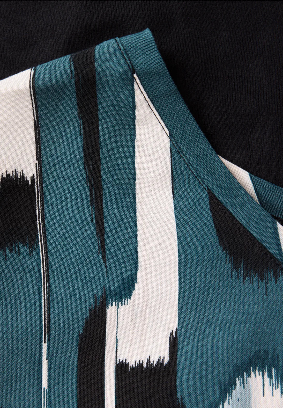 Street One 323786 Printed mat-mix v-neck top