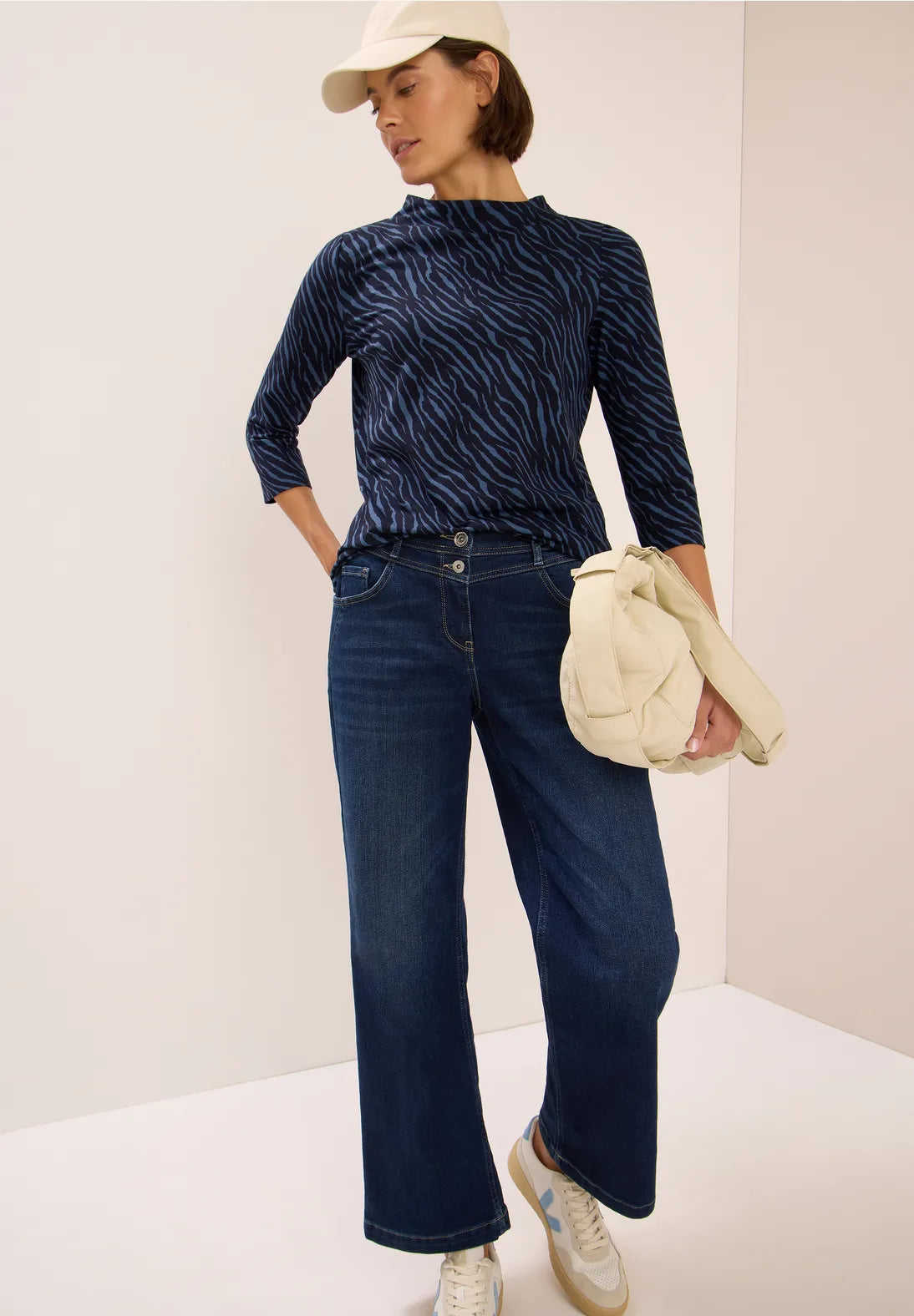 CECIL 324023 Minimal AOP Funnel Neck