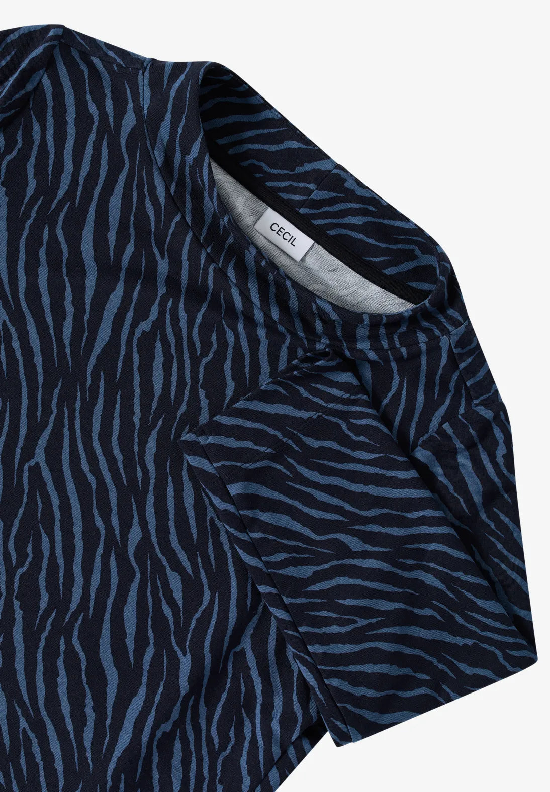 CECIL 324023 Minimal AOP Funnel Neck