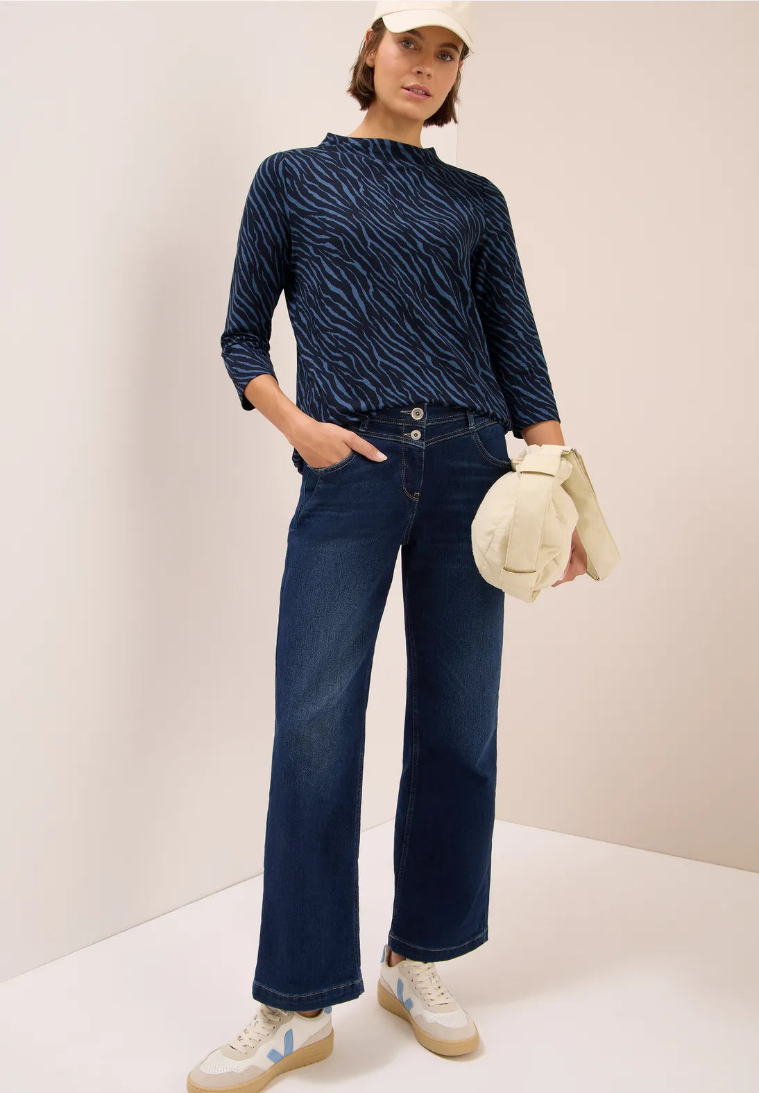 CECIL 324023 Minimal AOP Funnel Neck