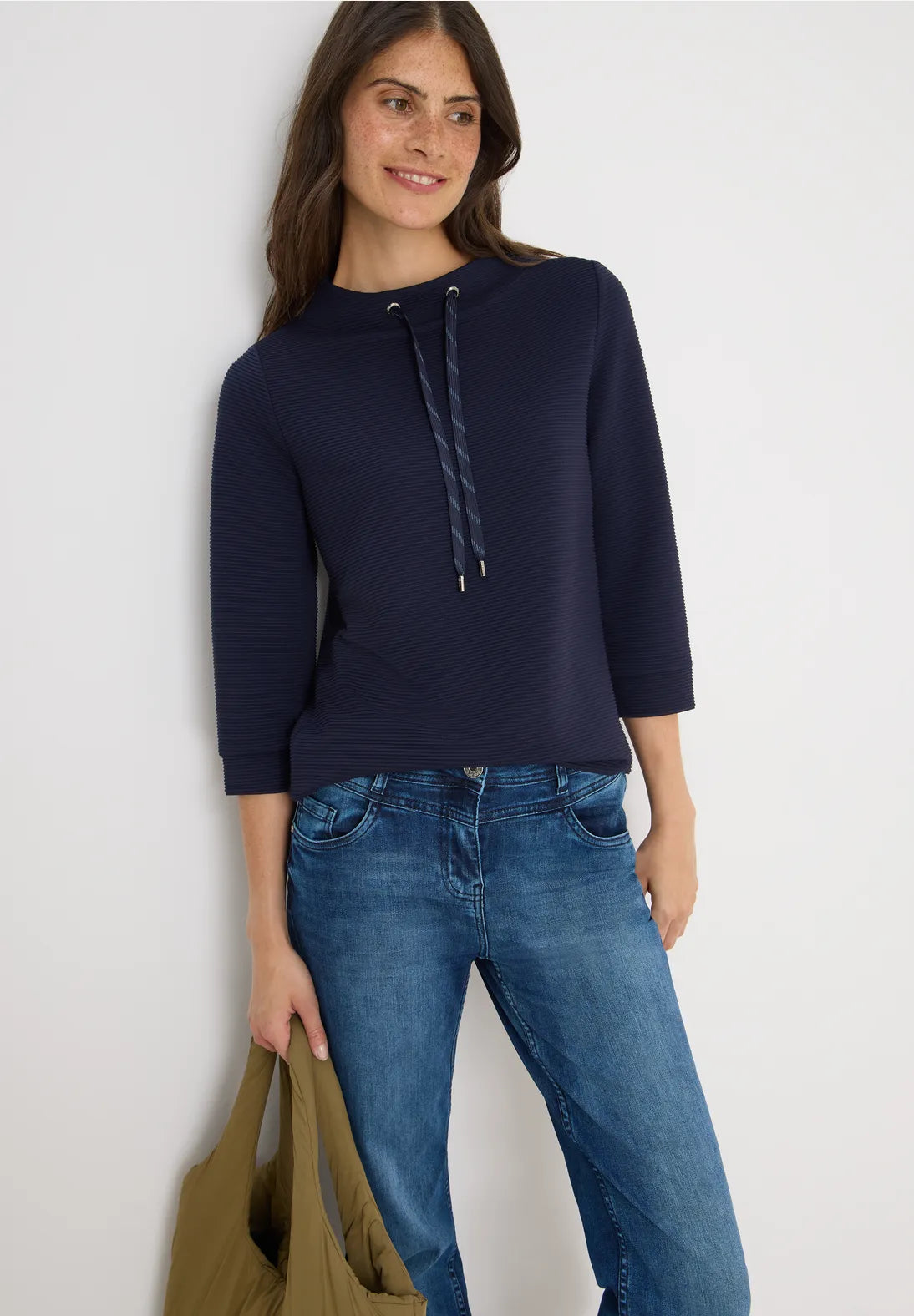 CECIL 324048 Solid Ottoman Funnel Neck