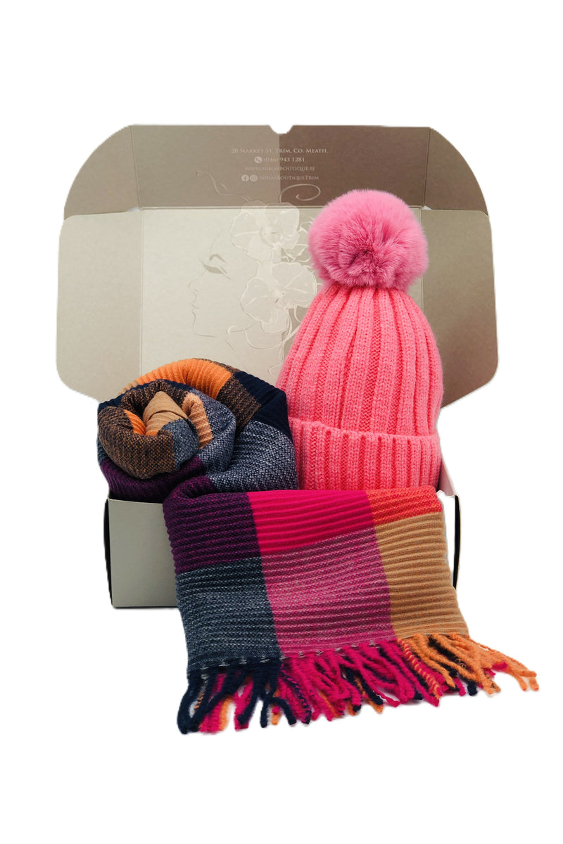 BEST OF IRISH GS25106 Crinkle Check Scarf & Pom Pom Hat Giftset