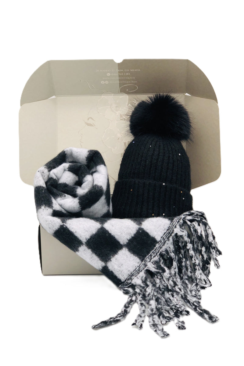 BEST OF IRISH GS25104 Checkerboard Scarf & Sparkle Pom Pom Hat Giftset