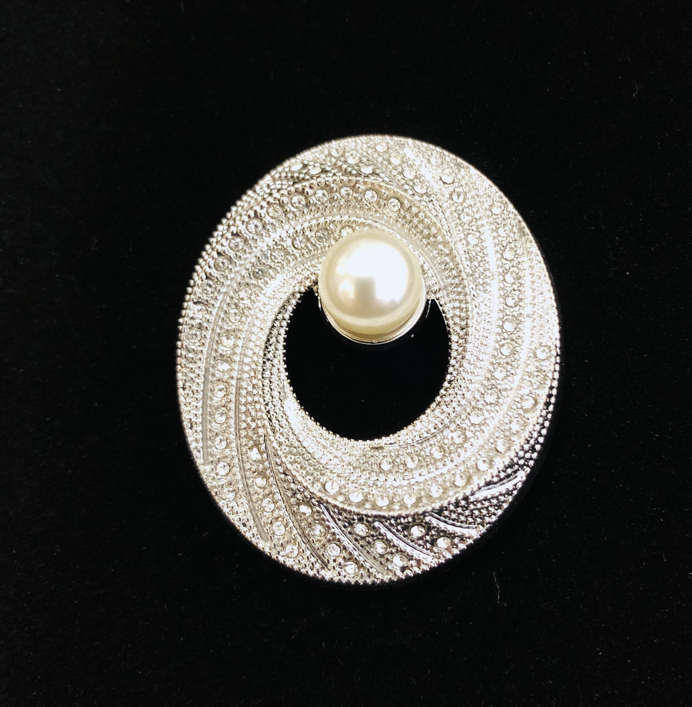 RBB-1 Pearl Oval Magnetic-Brooch Best of Irish