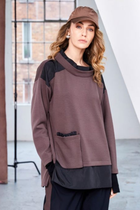 NAYA NAW25127 Soft sweatshirt with contrast at shoulder and hem with pocket detail