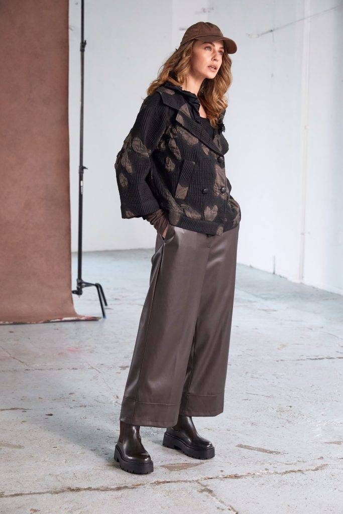 NAYA NAW25260 Wide leg leatherette trouser with band at hem