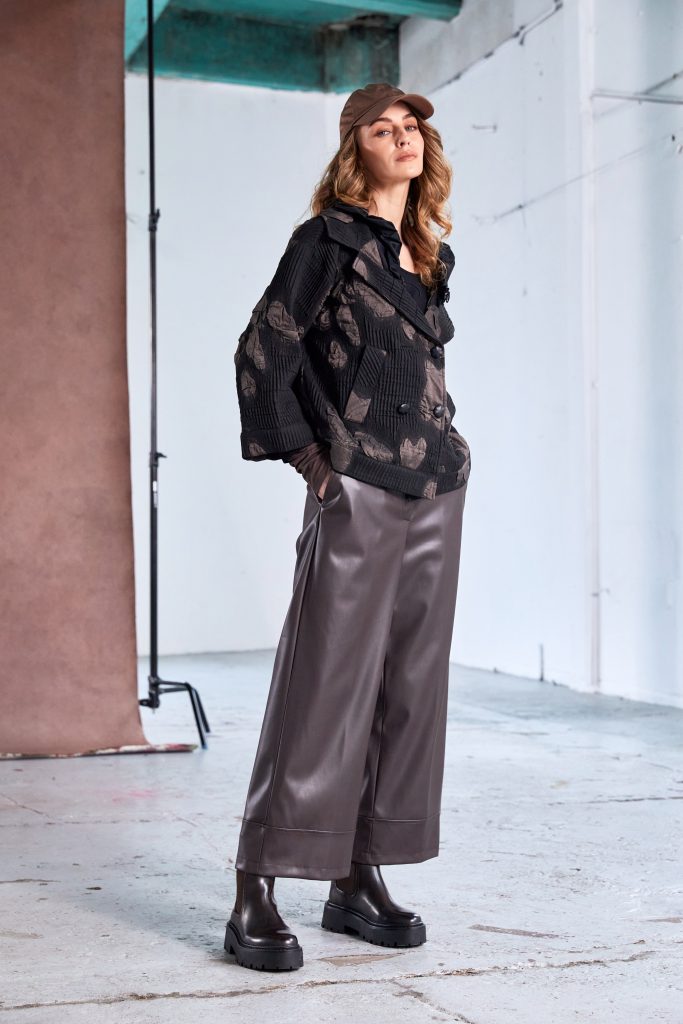 NAYA NAW25260 Wide leg leatherette trouser with band at hem