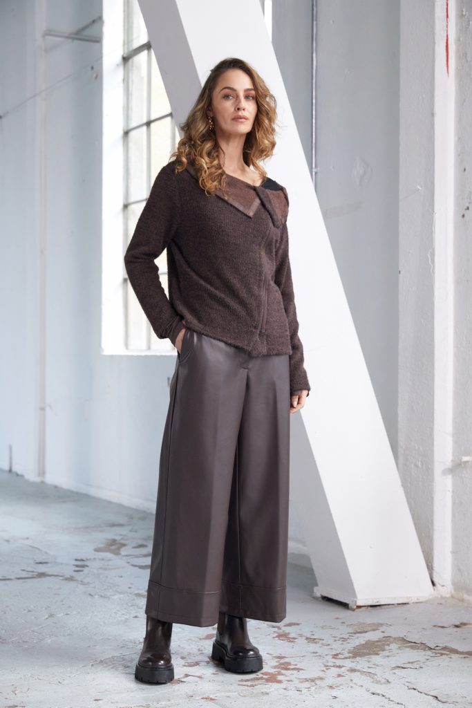 NAYA NAW25260 Wide leg leatherette trouser with band at hem