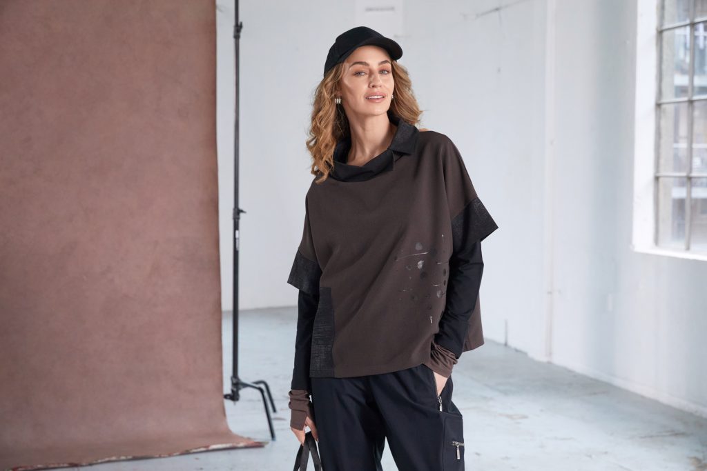 NAYA NAW25276 Placement print top with contrast cut away collar