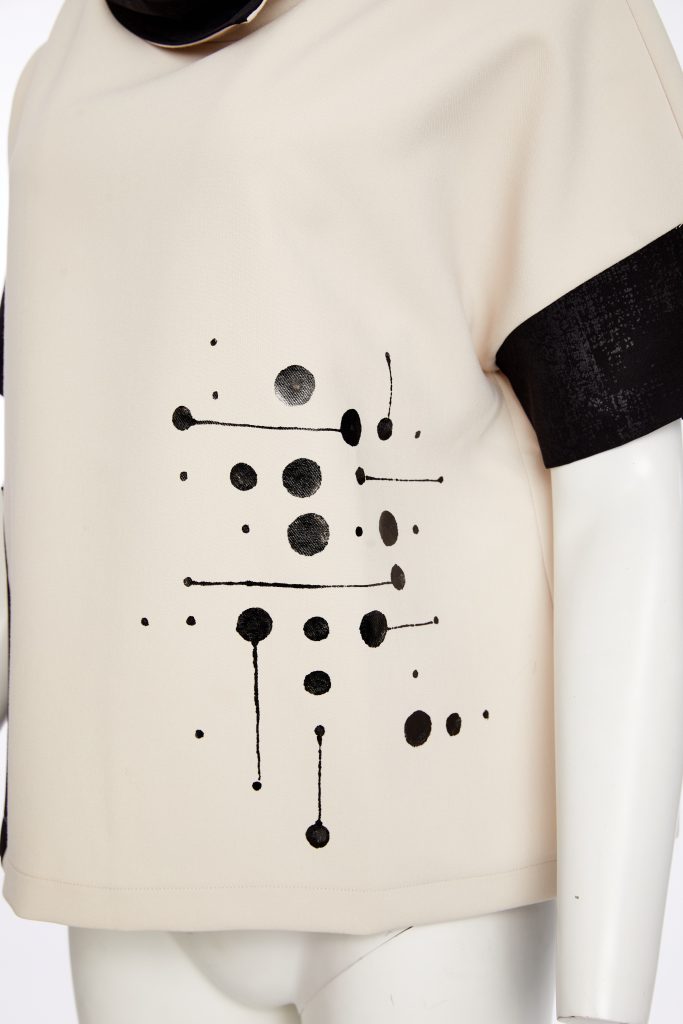 NAYA NAW25276 Placement print top with contrast cut away collar