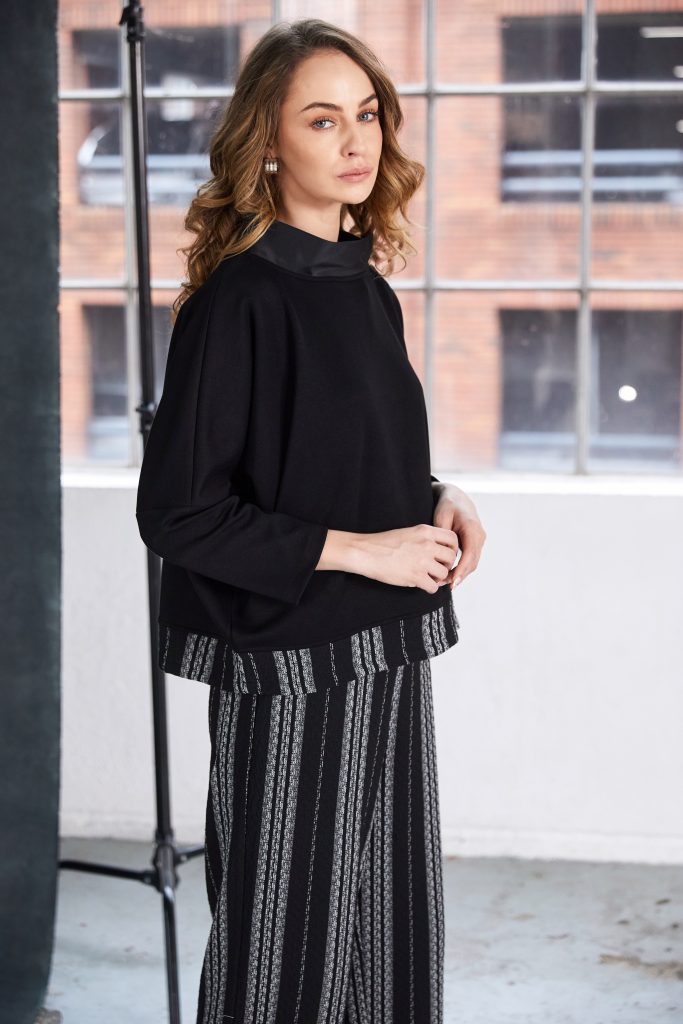 NAYA NAW25340 Mix Top With Cutaway Collar and Stripped Hem Band