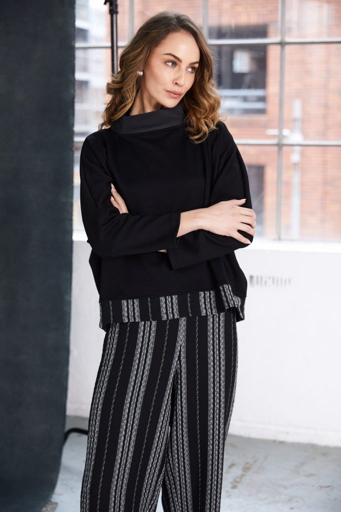 NAYA NAW25340 Mix Top With Cutaway Collar and Stripped Hem Band