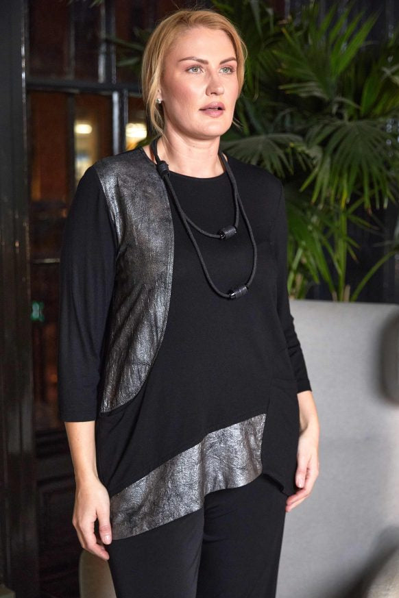 ORA ORW25114 Round neck top with contrast panels and necklace