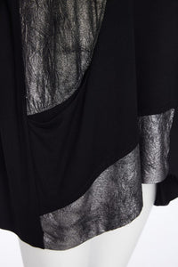 ORA ORW25114 Round neck top with contrast panels and necklace