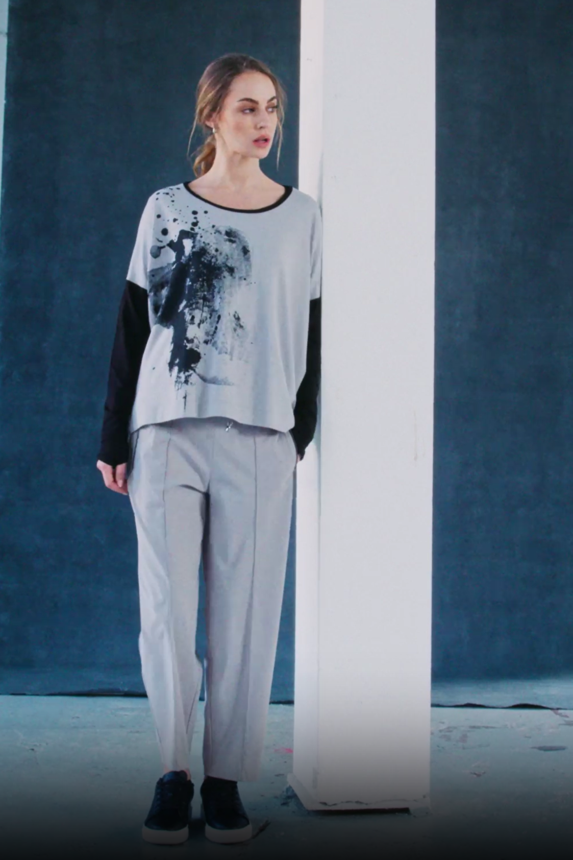 NAYA NAW25308 Placement print top with contrast binding and sleeves