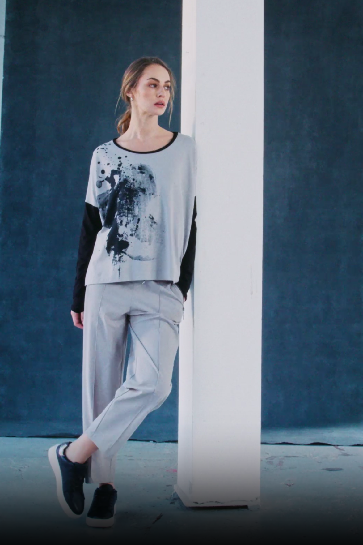 NAYA NAW25308 Placement print top with contrast binding and sleeves